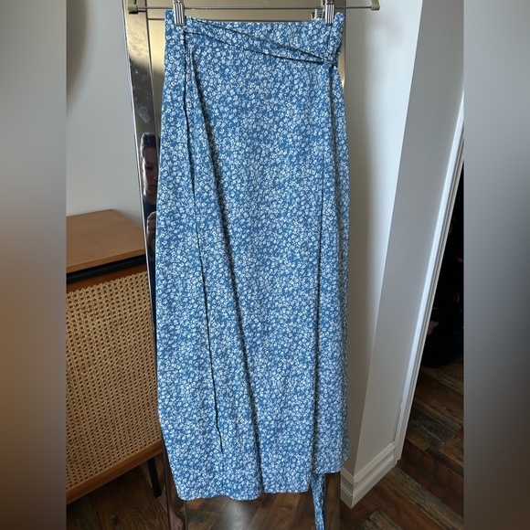 SOLD Flower Print Wrap Skirt - Picture 4 of 4